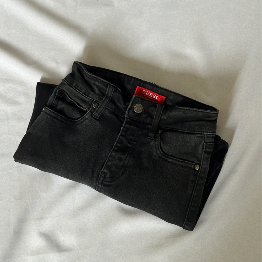 SOLD - Guess Skinny Jeans - US 24